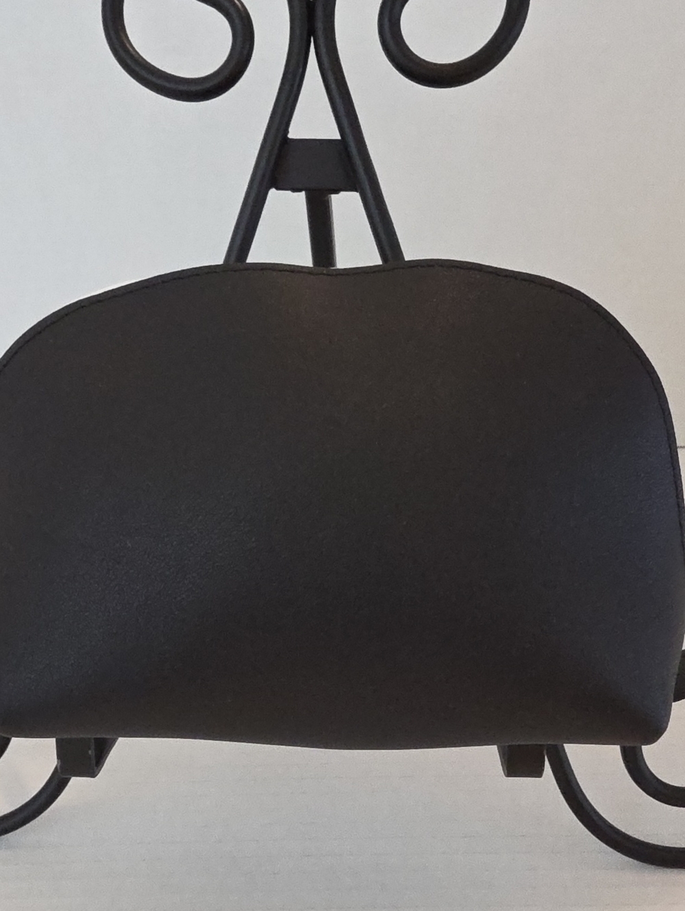 United Airlines Saks Fifth Ave Women's Black Zip Closure Cosmetic Travel Bag